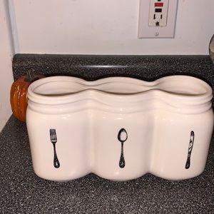 Kitchen utensil organizer